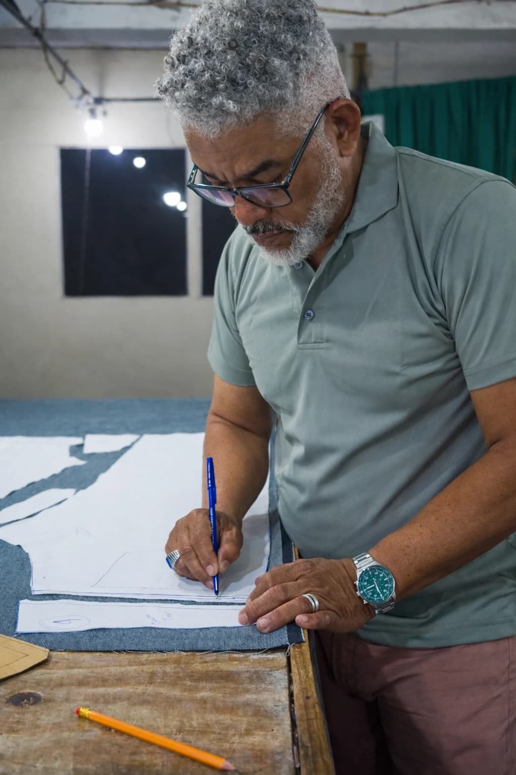 Taller de producción de Inage Uniformes - expertos confeccionando uniformes de calidad